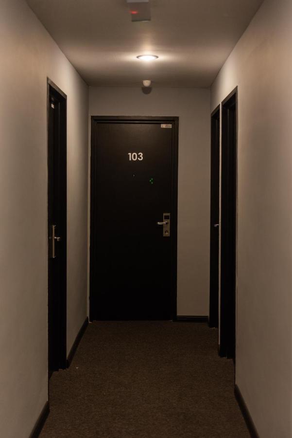 Chariton Hotel Bagan Бътъруърт Екстериор снимка
